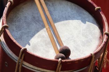 Ilustrasi alat drum band. (Pixabay/Manfred Richter)