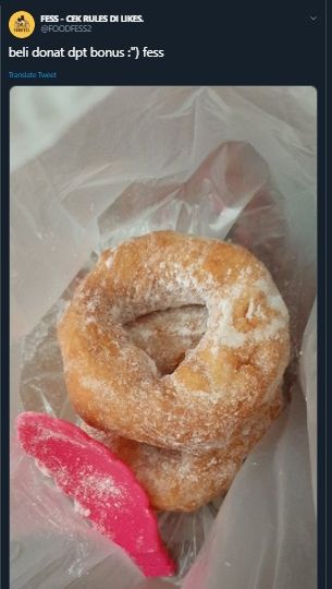  Ngakak, Terburu-buru, Penjual Donat Tak Sengaja Tinggalkan Alat Capit di Sini. (Twitter/@FOODFESS2)