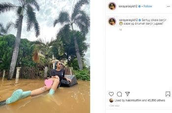 Santai Kayak di Pantai, Soraya Rasyid Pose Rebahan Sambil Nikmati Banjir Jakarta. (Instagram/@sorayarasyid12)