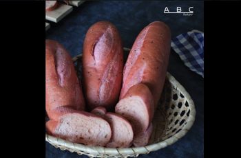 Roti Pink dari Buah Naga (facebook.com/abcbakeryvn)