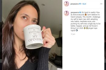 Pevita Pearce ingatkan jangan lupa ngopi. (Instagram/@pevpearce)