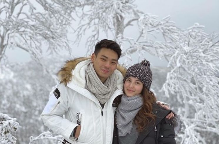 Kebersamaan Chelsea Islan dan Rob Clinton menikmati musim salju. (Instagram/Rob Clinton)