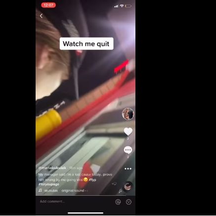 Putuskan Berhenti Bekerja, Pegawai Ini Nekat Lompat dari Jendela Drive Thru. (YouTube/Maria Kukulak)