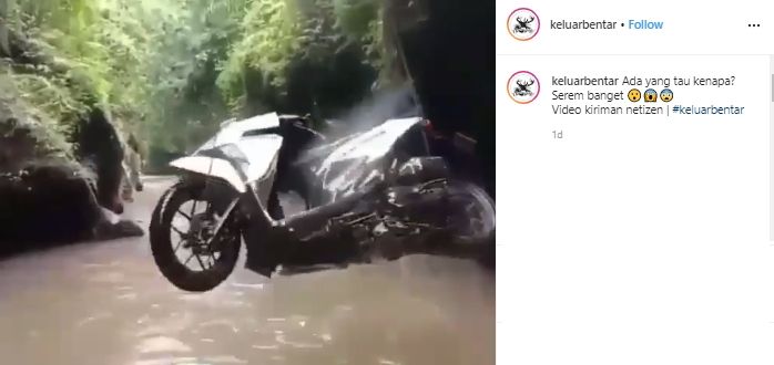 Ada yang Melayang, Netizen: Metode Cuci Motor Baru Nih!. (instagram.com/keluarbentar)