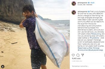 Adrian Grenier Bersih-Bersih Sampah di Pantai Bali. (instagram.com/adriangrenier)