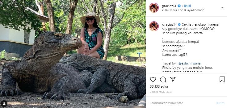 Gracia Indri Foto Sama Komodo di Pulau Rinca, Netizen: Cie Difotoin Siapa. (Instagram/@graciaz14)