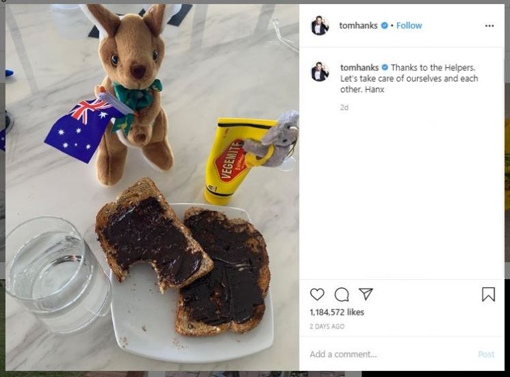 Tom Hanks Makan Roti dengan Vegemite (instagram.com/tomhanks)