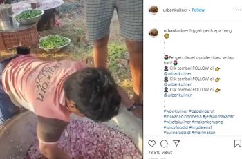 Sakti Banget, Pria Ini Aduk Bawang Merah di Panci Besar Tanpa Menangis. (Instagram/@urbankuliner)