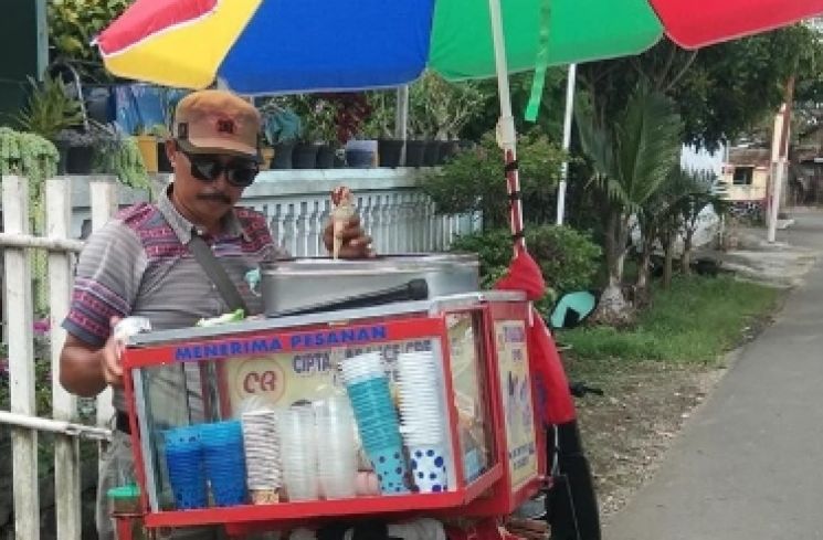 Terlalu Garang, Tipe Motor Pedagang Es Krim Ini Bikin Netizen Curiga. (Instagram/@agoez_bandz4)