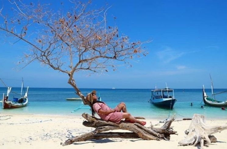 Gili Labak, Wisata Surgawi yang Wajib Dikunjungi Usai Pandemi Virus Corona. (Instagram/@rini_rin_rini)