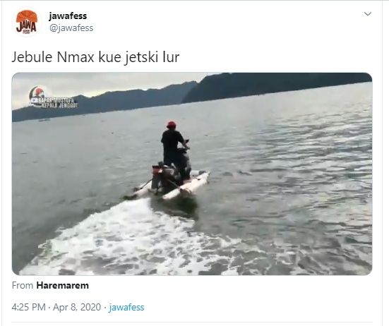 Bak Jet Ski, Pria Ini Takluklan Ombak Laut Pakai Nmax. (twitter.com/jawafess)