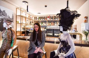 Restoran di Lithuania Penuh Manekin Modis, Solusi Promosi karena Covid-19