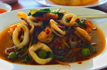 Sajian oseng cumi-cumi pedas. (Pixabay/Watcharapong Hongsaeng)