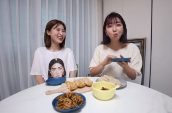 Sunny Dahye menikmati Makanan Korea Utara (YouTube SunnydahyeIn)