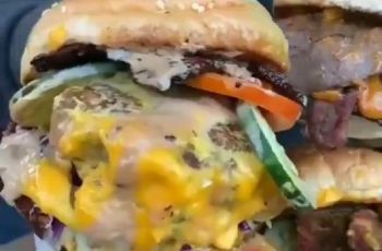 Brick Burger (TikTok @jogjataste)