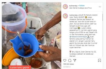 Nenek penjual tahu gejrot (Instagram @kulinersby)