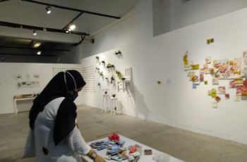 Di Pameran Asana Bina Seni 2020, pengunjung juga bisa berinteraksi dengan salah satu karya. (Guideku/Arendya)