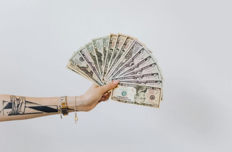 Ilustrasi doom spending.(/Pexels/Kaboompics.com)