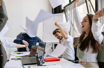 Takut Dibilang Sombong di Tempat Kerja? Yuk, Bangun Citra Diri Positif Tanpa Takut