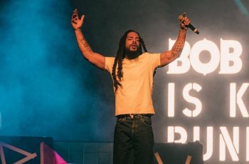 Geger Aksi Bob Vylan di Glastonbury, Tuai Kecaman Tapi Tetap Vokal Bela Palestina!