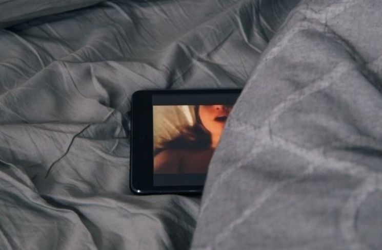 ilustrasi video syur. (Unsplash)
