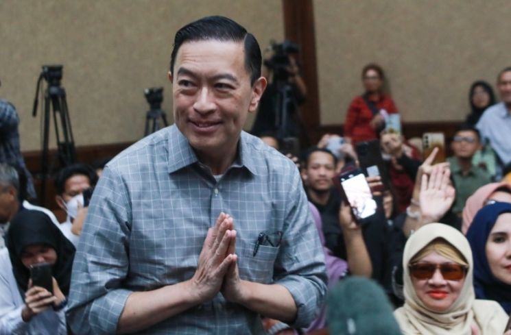 Mantan Menteri Perdagangan Tom Lembong, bersiap mengikuti sidang pembacaan tuntutan di Pengadilan Tindak Pidana Korupsi (Tipikor), Jakarta, pada Jumat (4 Juli 2025). [Suara.com/Alfian Winanto]