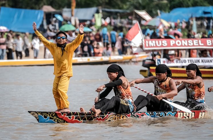 Festival Pacu Jalur. (Dok. Wonderful Images/Kemenparekraf)