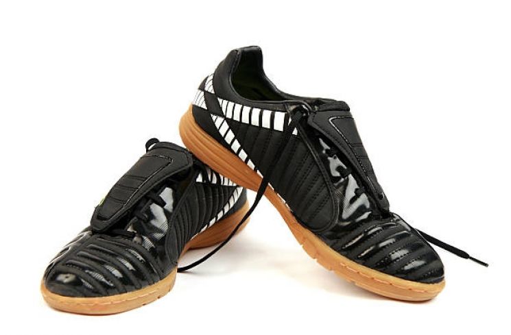 Sepatu Futsal (pixabay.com)
