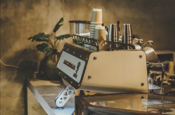 7 Kafe Hidden Gem di Bandung yang Estetik dan Bikin Betah Nongkrong, Ada yang Pernah Didatangi Nadin!