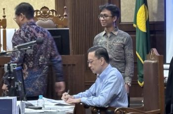 Drama Sidang Tom Lembong: Dituntut 7 Tahun, Bela Diri Pakai Kata-kata Jokowi dan 'Tanya Aja ChatGPT'