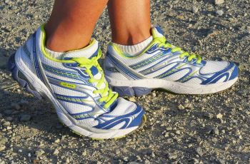 Pilihan Sepatu Lari Budget Anak Kos: Di Bawah 500K Tapi Tetap Gagah!