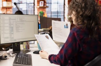 Anti Gagal di Screening! Ini Dia Tips Bikin CV yang 100 Persen Dibaca HRD