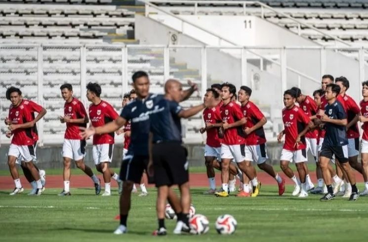 Potret skuad Timnas Indonesia dalam latihan jelang Piala AFF U-23. (ANTARA FOTO/Bayu Pratama S/wpa.)