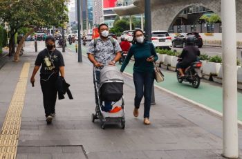 Nongkrong di Kafe dan Liburan Terasa Makin Mahal, Kelas Menengah RI Turun Kasta?