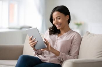 Nonton Film Nggak Perlu Ribet, Ini 3 Tablet 2 Jutaan yang Asyik Buat Streaming!