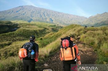 Horor di Rinjani: Baru Euforia di Puncak, Turis Swiss Patah Tulang dan Dievakuasi Helikopter!