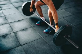 Nggak Punya Waktu Nge-Gym? Begini Cara Bulking Otot di Rumah dengan Efektif