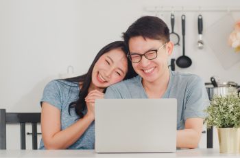 Baru Kerja dan Mau Nikah? Ini Tips Keuangan Biar Nggak Boncos Bareng Pasangan!