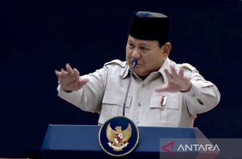 Prabowo Ancam Maling Negara Pakai Istilah 'Serakahnomics', Eh Tiba-tiba Mewek Ingat Ayah
