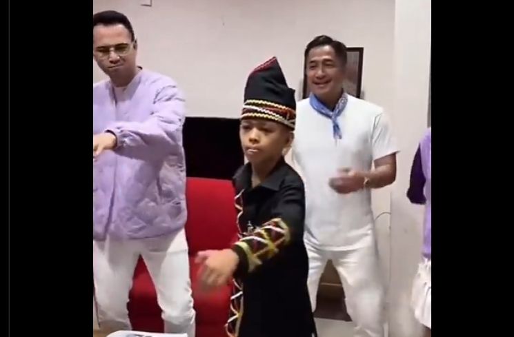 Bocah pacu jalur joget Aura Farming bareng Raffi Ahmad. (Dok. X)
