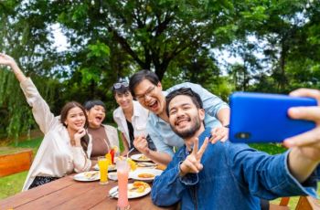 Nggak Harus Nongkrong! 5 Aktivitas Ini Bisa Kamu Lakuin Bareng Teman Biar Lebih Berfaedah
