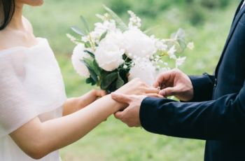 Risih Ditanya Kapan Nikah Sama Keluarga Sendiri? Ini Cara Jawabnya yang Bikin Savage!