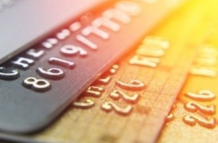 Biar Gak Ditolak Bank, Ini 5 'Contekan' Syarat Bikin Kartu Kredit yang Wajib Kamu Tahu!