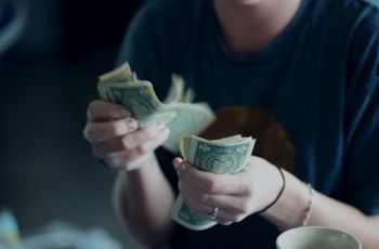 Biar Nggak Boncos Pas Ada Musibah: 4 Cara Gampang Bikin Dana Darurat