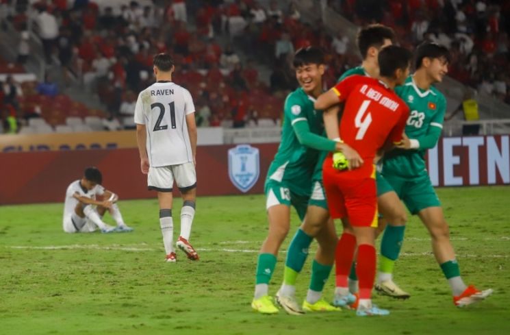 Para Pemain Timnas Vietnam U-23 selebrasi usai memenangkan pertandingan final Piala AFF U-23 2025. (Dok. Suara.com