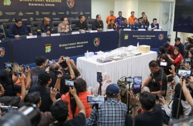Press Conference Kepolisian Mengenai Kasus Kematian Arya Daru Pangayunan. (suara.com)