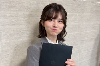 Upload Foto Cosplay Pegawai Kantoran, Mantan Idol Jepang Ini Tiba-tiba Viral dalam Semalam!