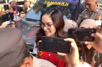 Sidang Nikita Mirzani Makin Absurd: Hakim Ketua Diduga Tidur, Jaksa Dilaporin ke KPK!