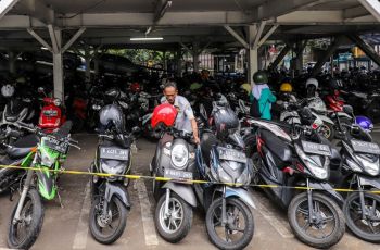 Gaji Numpang Lewat Buat Ongkos Ojol dan Parkir? Selamat, Kamu Kena Jebakan 'Silent Killer' Keuangan!