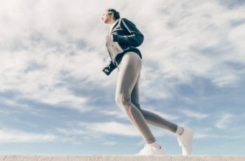 Biar Gak Saltum Pas Lari: 4 Pilihan Outfit Jogging yang Nyaman dan Instagrammable